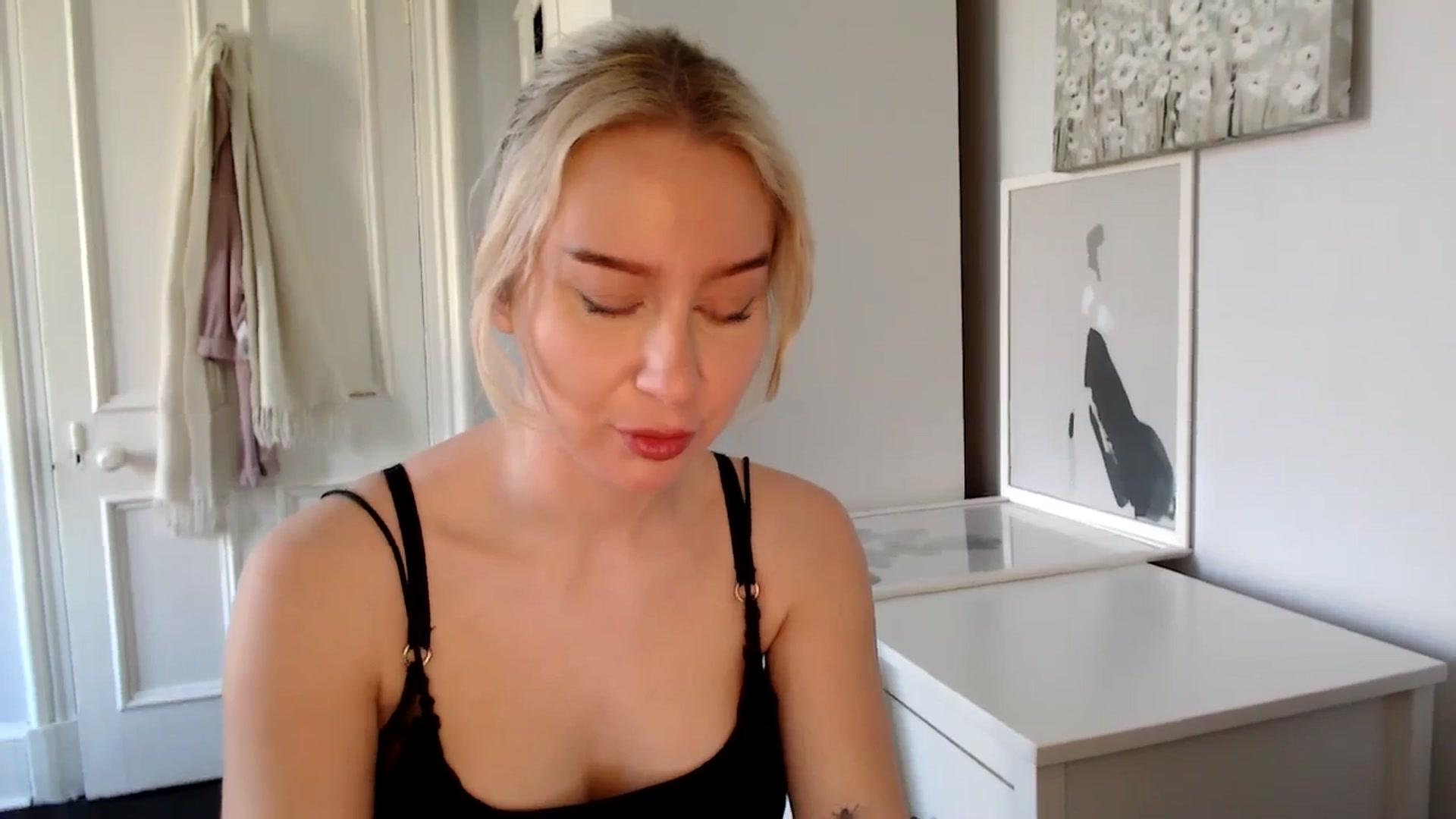 Gallery image thumbnail from British_Cutie's myfreecams stream on, 04/01/2025, 12:39 image 13 of 20