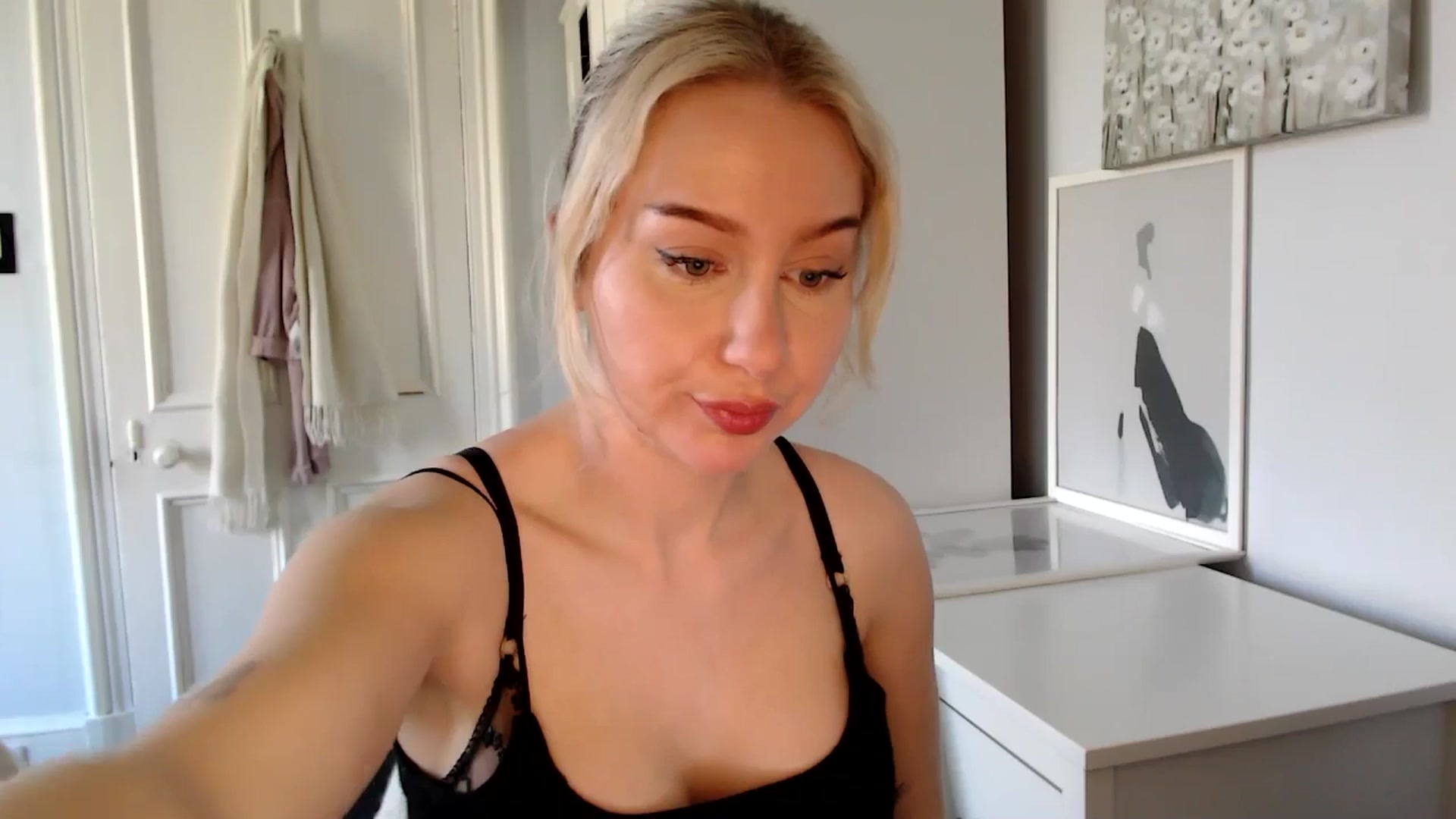 Gallery image thumbnail from British_Cutie's myfreecams stream on, 04/01/2025, 12:39 image 15 of 20