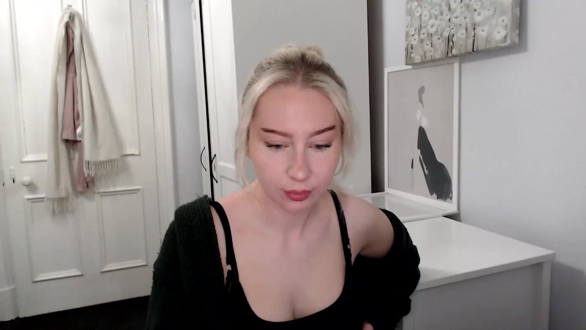 Gallery image thumbnail from British_Cutie's myfreecams stream on, 04/01/2025, 19:22 image 7 of 20