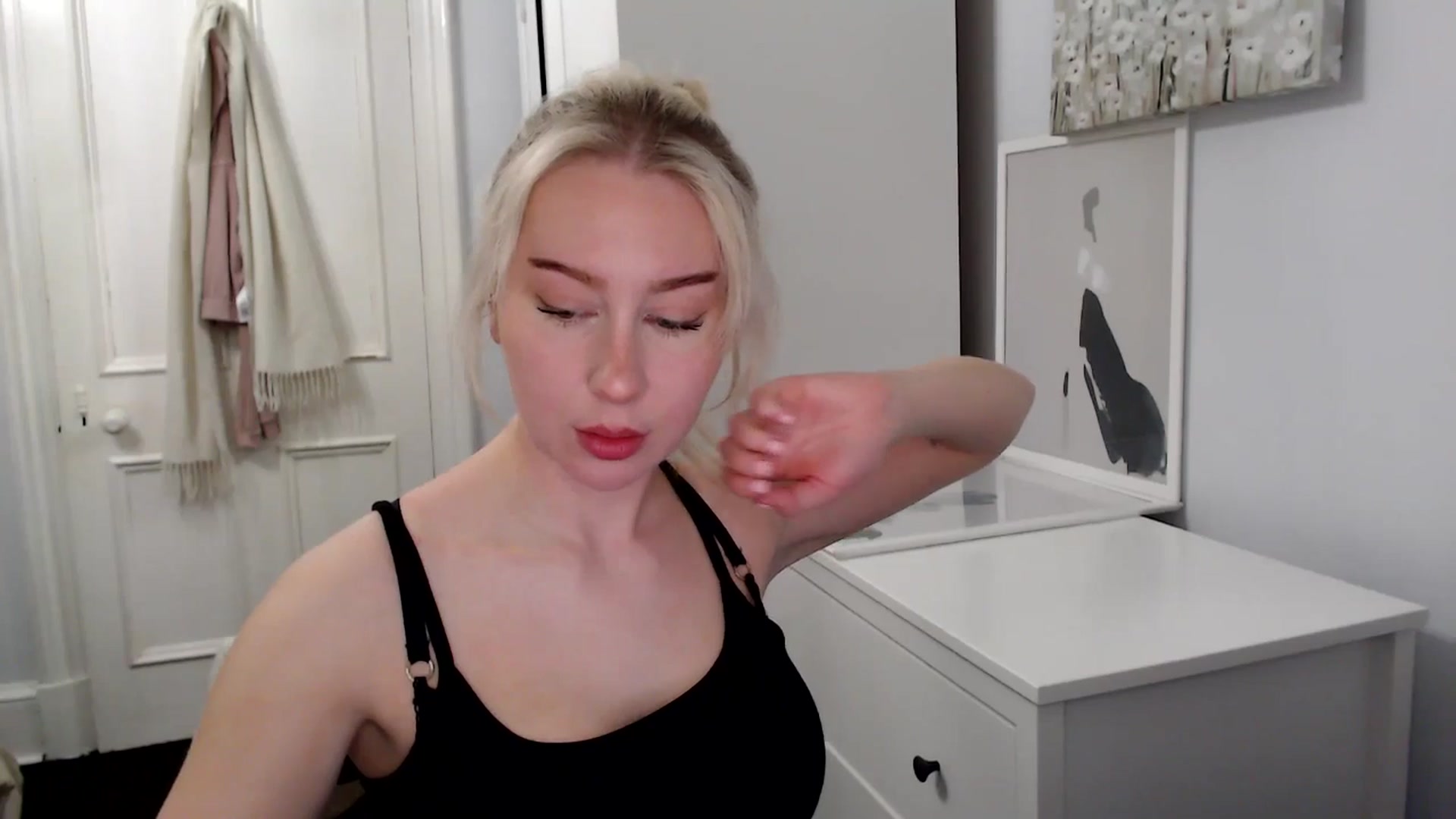 Gallery image thumbnail from British_Cutie's myfreecams stream on, 04/01/2025, 19:22 image 15 of 20
