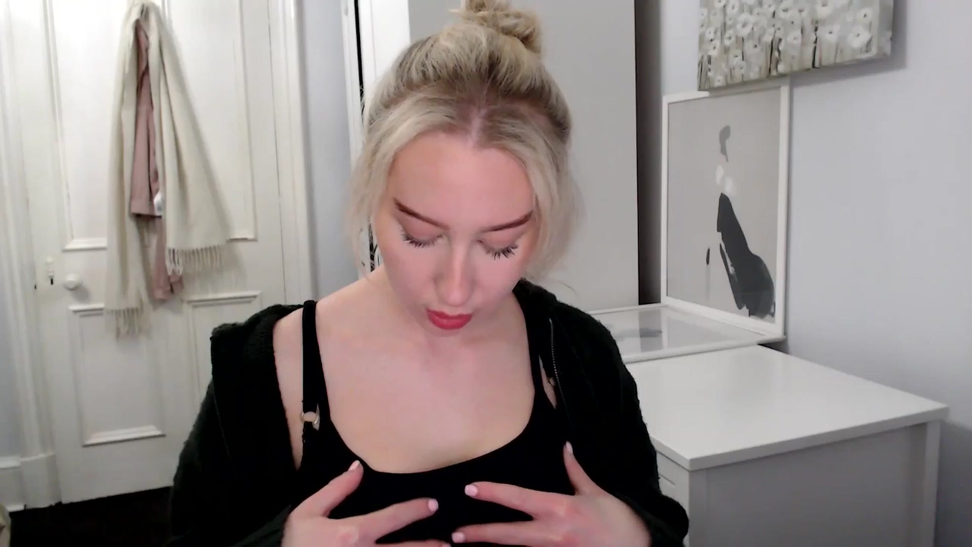 Gallery image thumbnail from British_Cutie's myfreecams stream on, 04/01/2025, 19:22 image 16 of 20