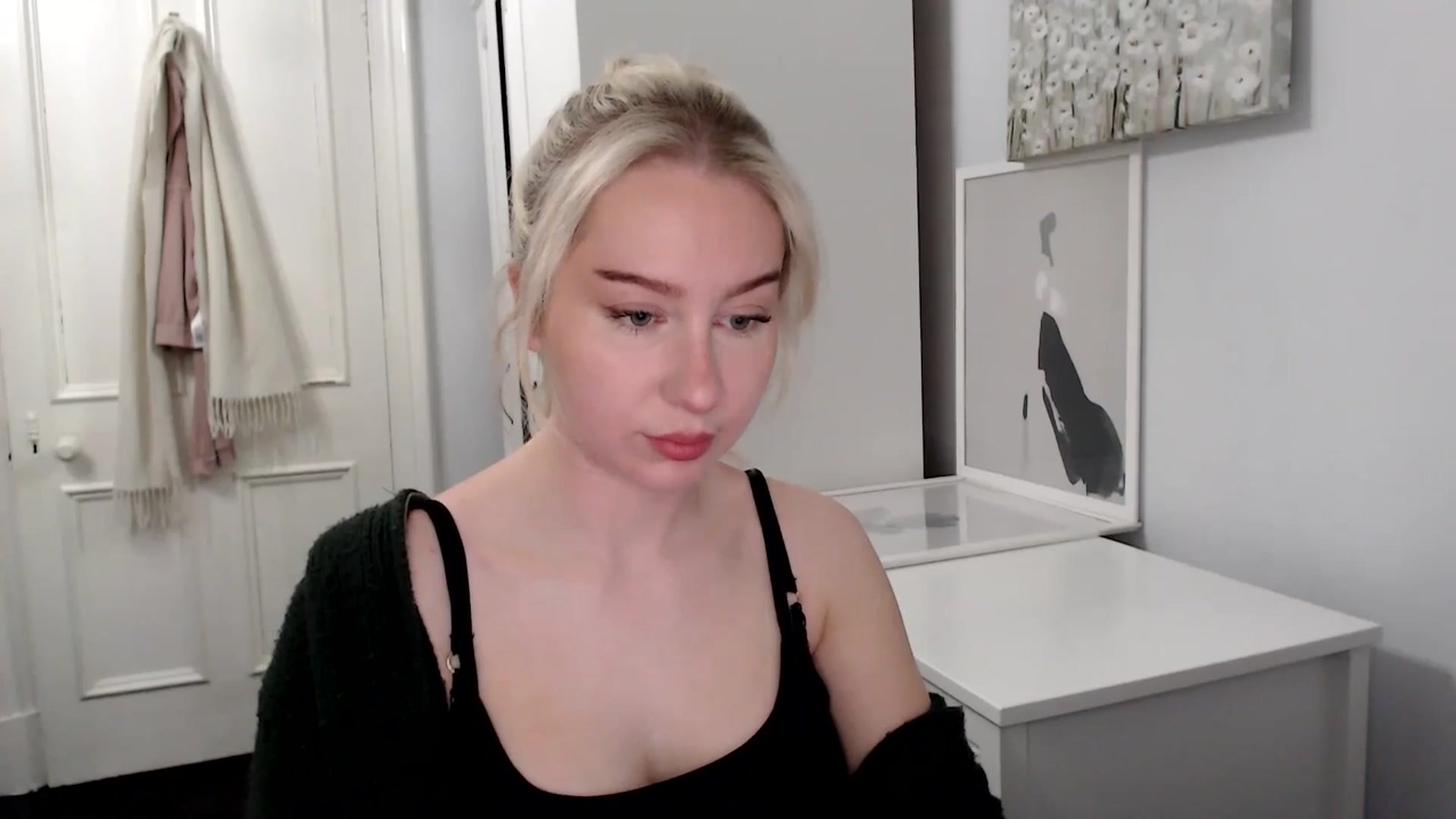 Gallery image thumbnail from British_Cutie's myfreecams stream on, 04/01/2025, 19:22 image 6 of 20