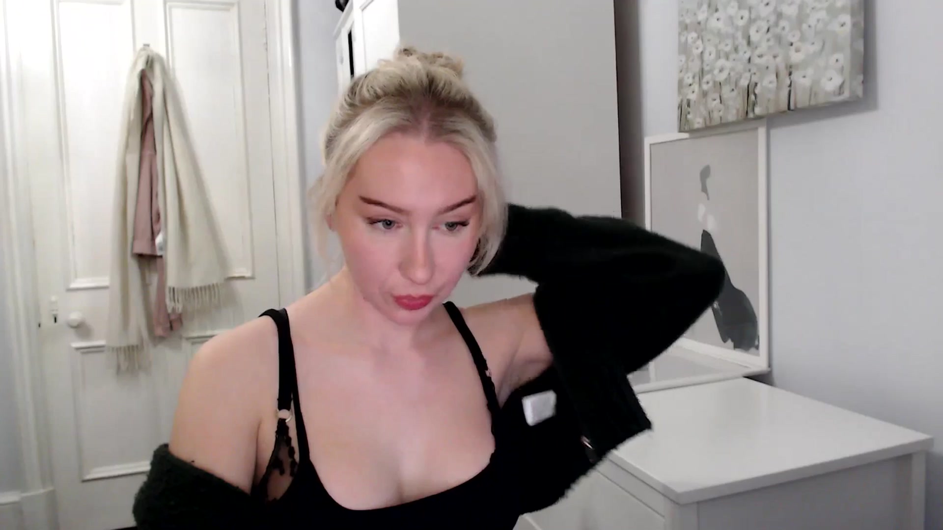 Gallery image thumbnail from British_Cutie's myfreecams stream on, 04/01/2025, 20:24 image 10 of 20