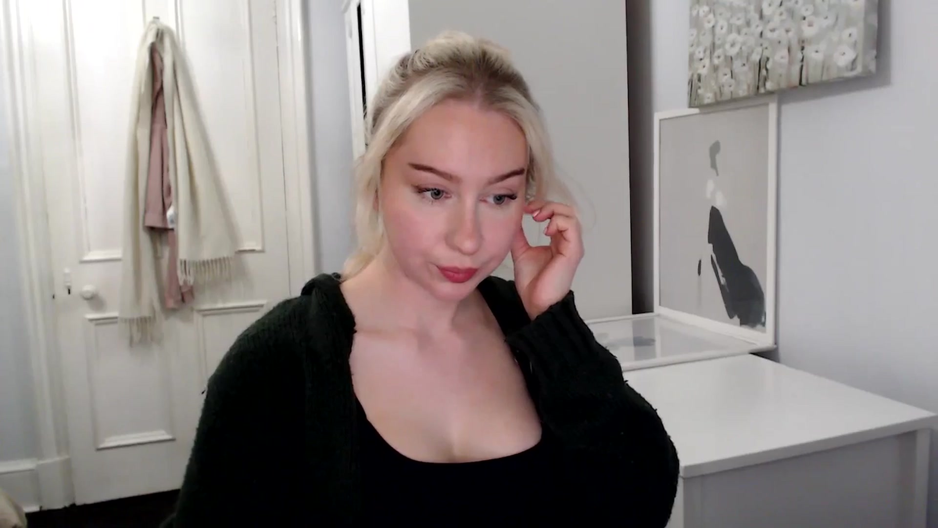 Gallery image thumbnail from British_Cutie's myfreecams stream on, 04/01/2025, 20:24 image 14 of 20