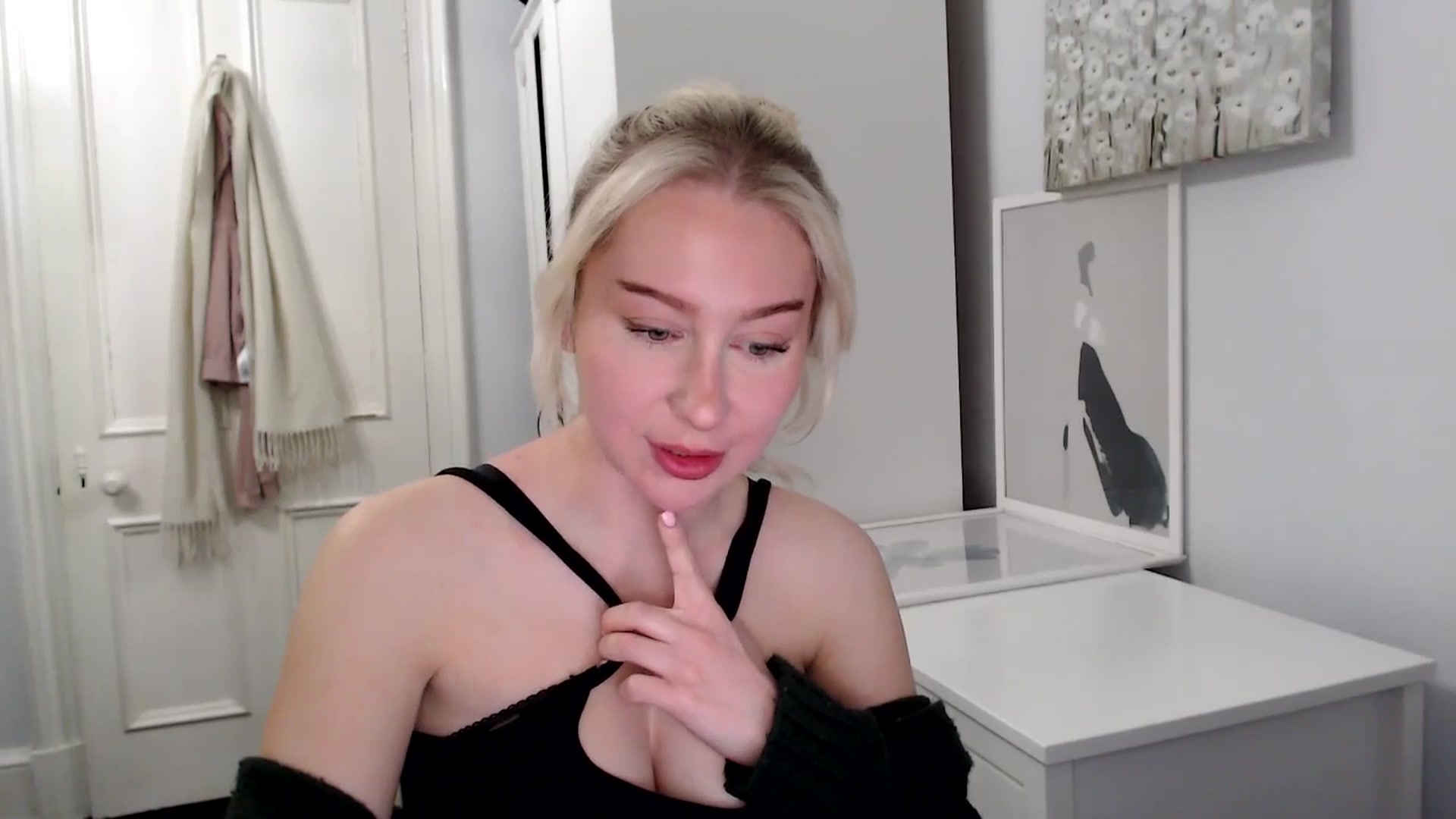 Gallery image thumbnail from British_Cutie's myfreecams stream on, 04/01/2025, 20:24 image 11 of 20