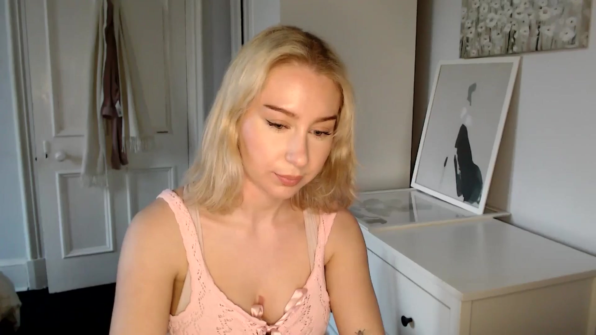 Gallery image thumbnail from British_Cutie's myfreecams stream on, 04/03/2025, 18:23 image 19 of 20