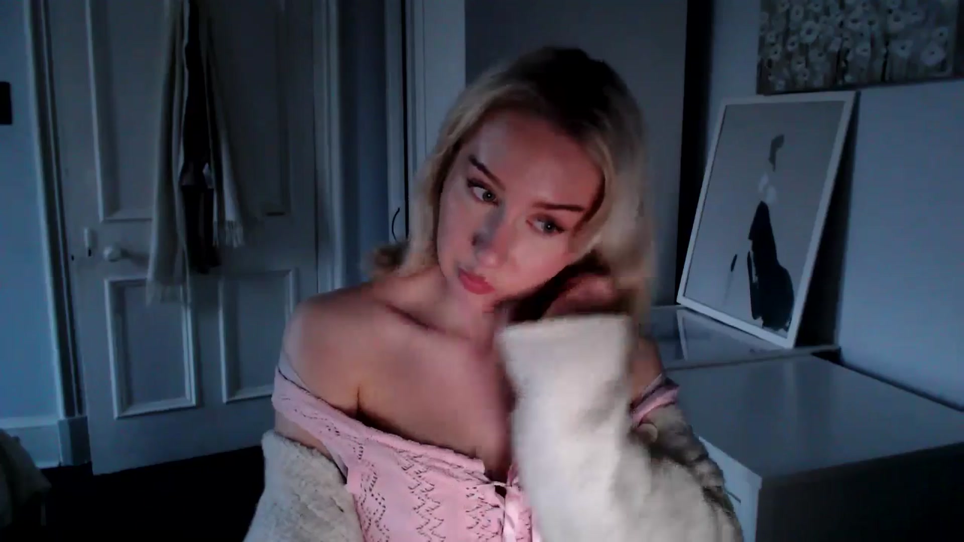 Gallery image thumbnail from British_Cutie's myfreecams stream on, 04/03/2025, 19:09 image 3 of 20