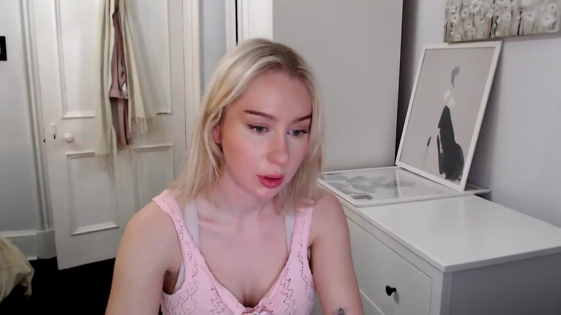 Gallery image thumbnail from British_Cutie's myfreecams stream on, 04/03/2025, 21:35 image 11 of 20