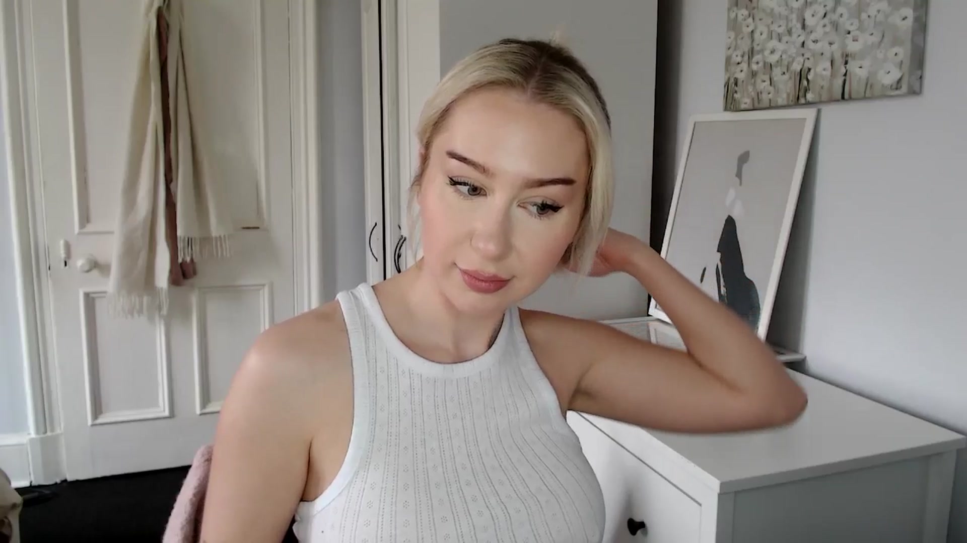 Gallery image thumbnail from British_Cutie's myfreecams stream on, 04/05/2025, 12:23 image 17 of 20