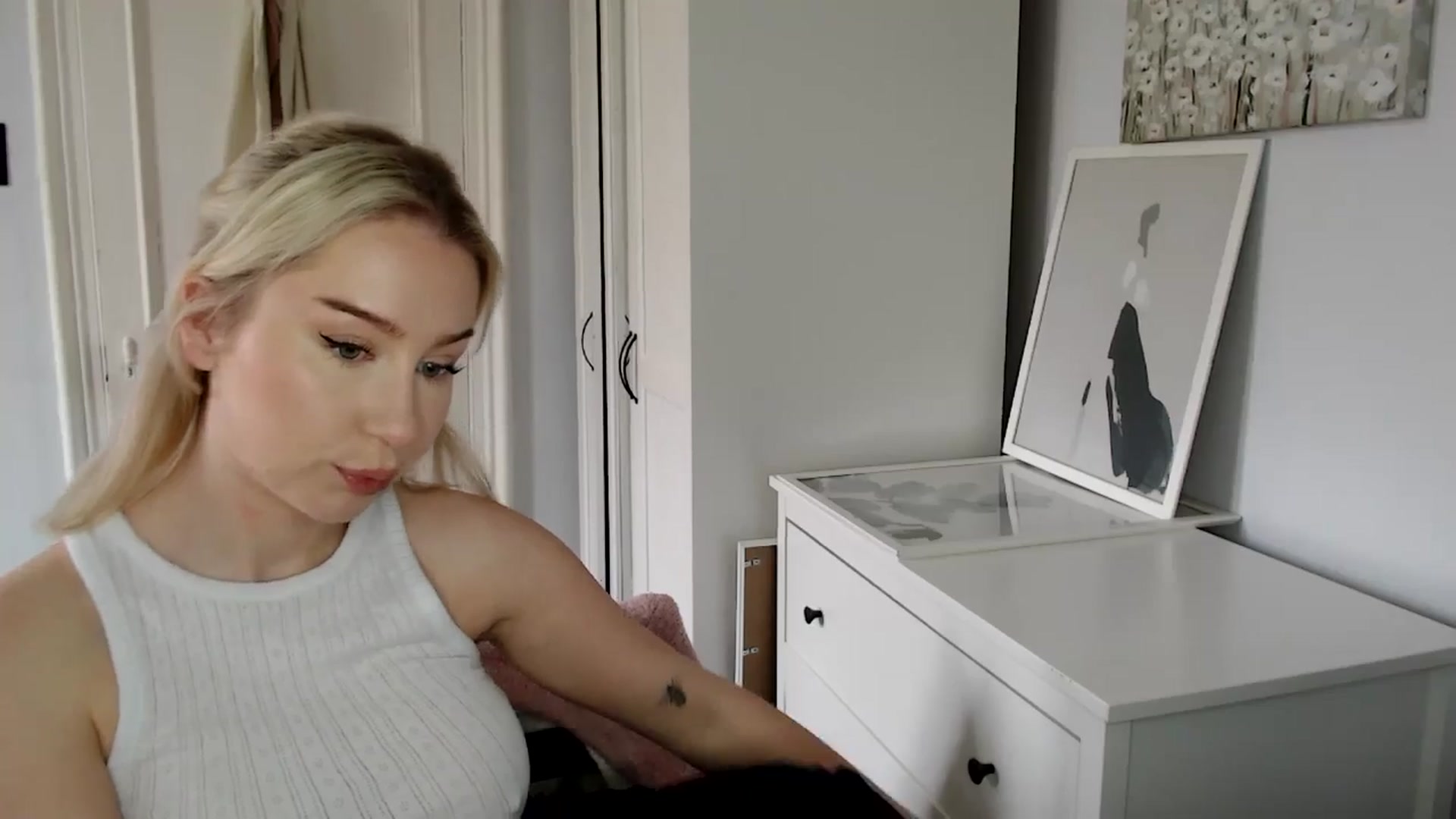 Gallery image thumbnail from British_Cutie's myfreecams stream on, 04/05/2025, 12:23 image 9 of 20