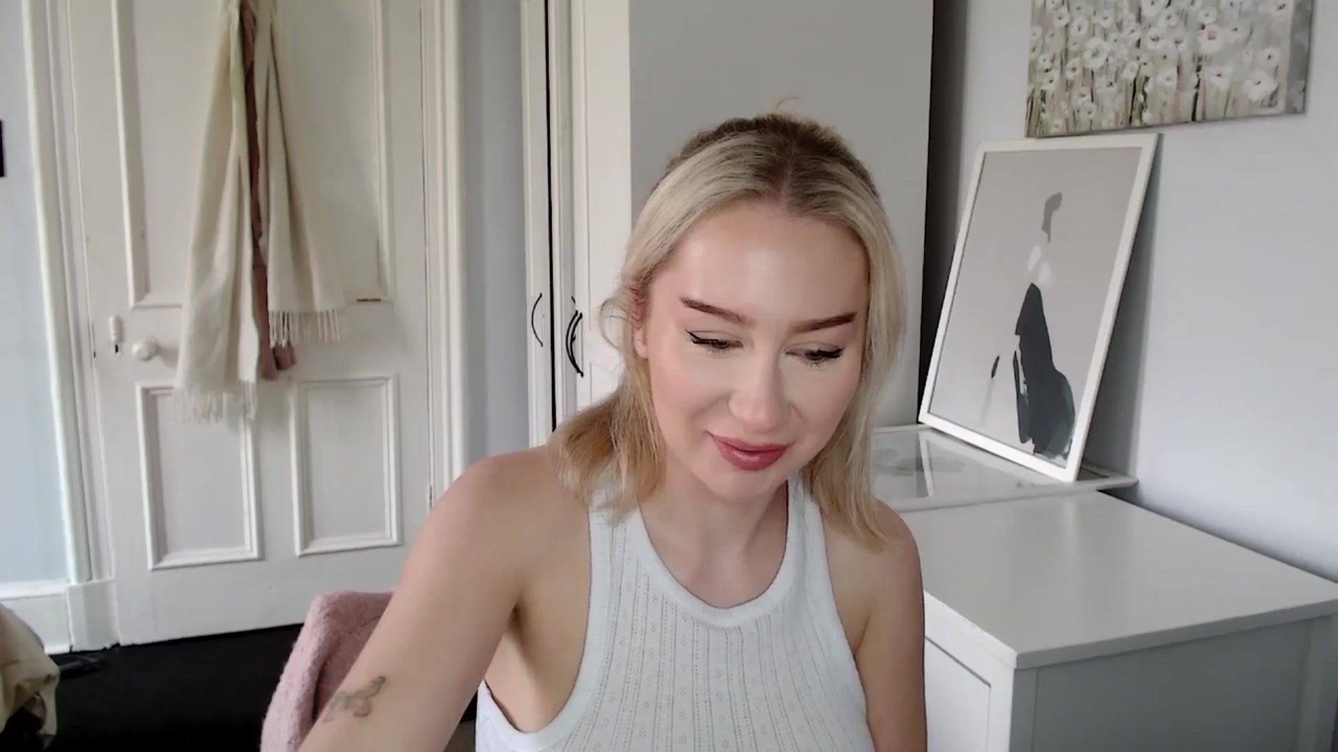 Gallery image thumbnail from British_Cutie's myfreecams stream on, 04/05/2025, 12:39 image 11 of 20
