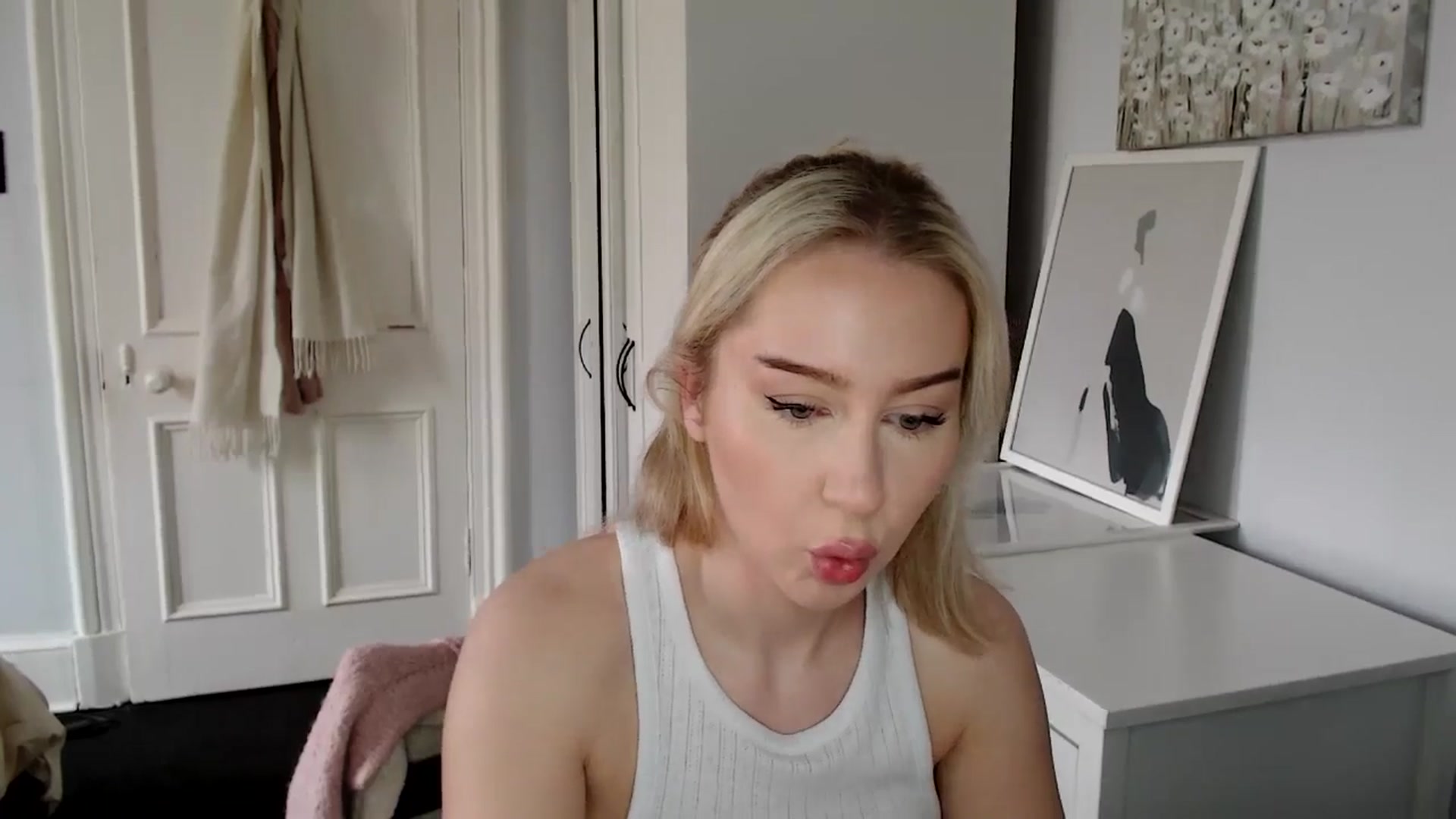 Gallery image thumbnail from British_Cutie's myfreecams stream on, 04/05/2025, 12:39 image 8 of 20