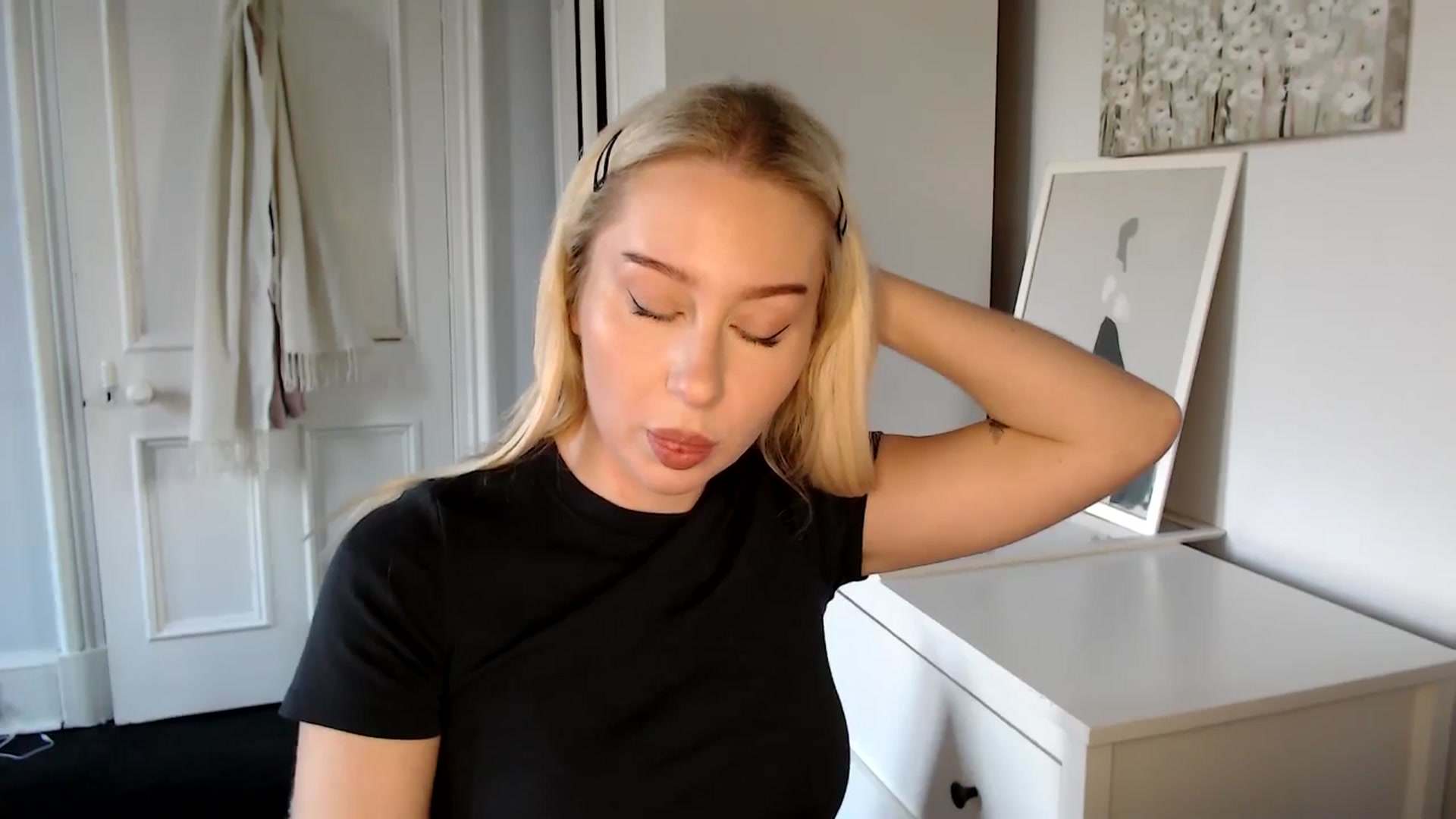 Gallery image thumbnail from British_Cutie's myfreecams stream on, 04/06/2025, 17:58 image 11 of 20