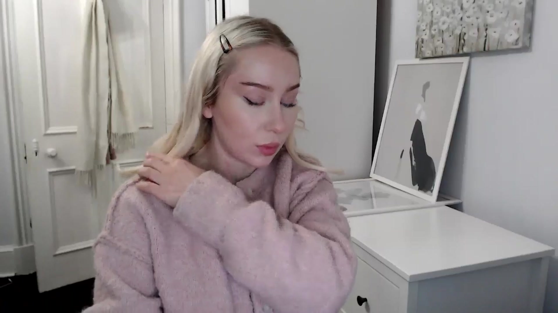 Gallery image thumbnail from British_Cutie's myfreecams stream on, 04/07/2025, 20:08 image 7 of 20