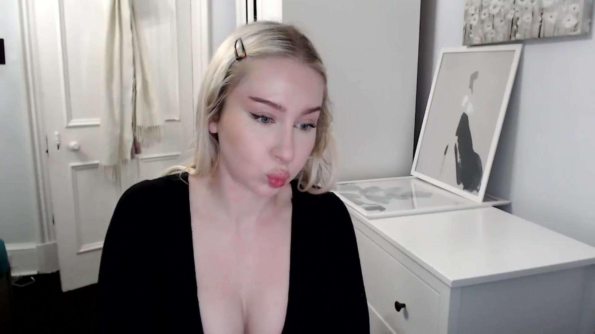Gallery image thumbnail from British_Cutie's myfreecams stream on, 04/07/2025, 20:08 image 16 of 20