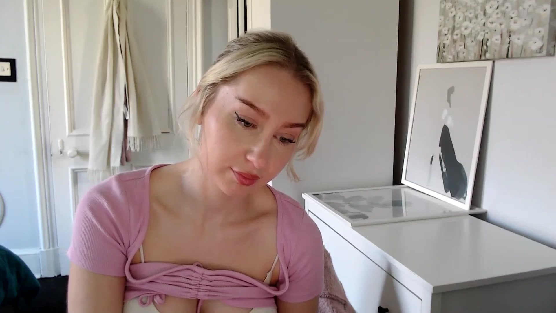 Gallery image thumbnail from British_Cutie's myfreecams stream on, 04/08/2025, 12:49 image 8 of 20