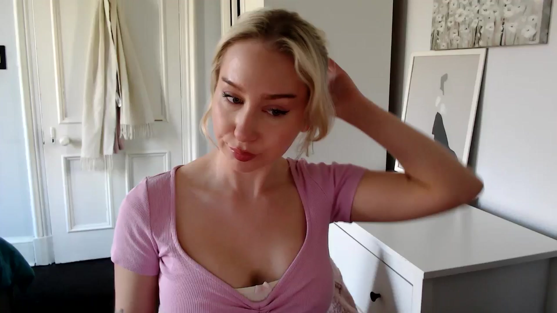 Gallery image thumbnail from British_Cutie's myfreecams stream on, 04/08/2025, 12:49 image 1 of 20