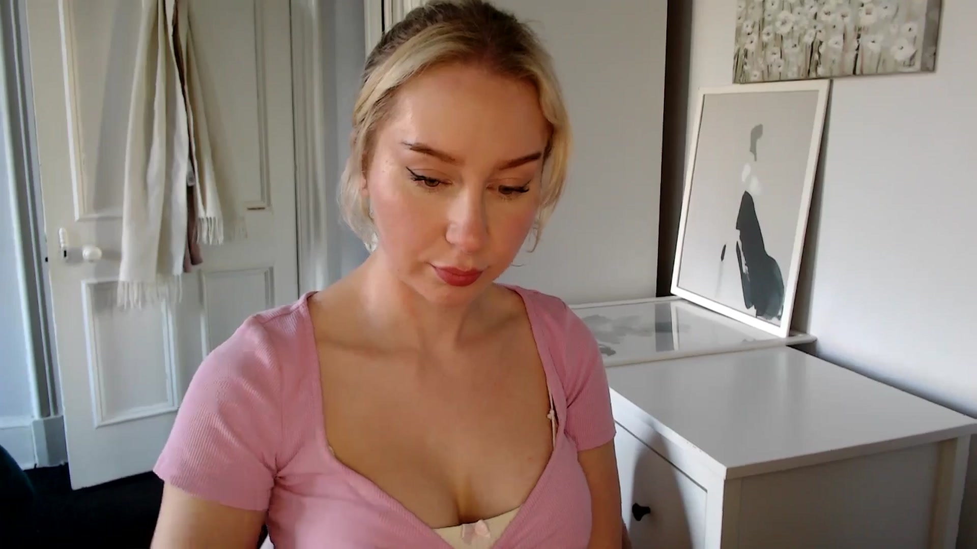 Gallery image thumbnail from British_Cutie's myfreecams stream on, 04/08/2025, 16:26 image 9 of 20