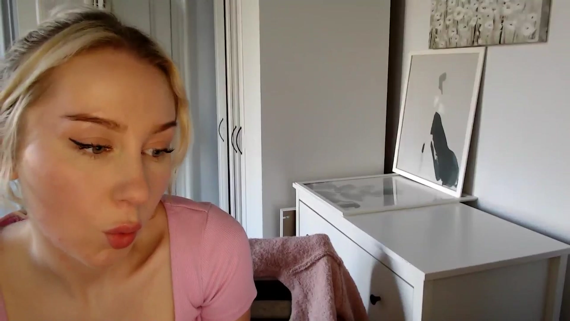 Gallery image thumbnail from British_Cutie's myfreecams stream on, 04/08/2025, 16:26 image 10 of 20