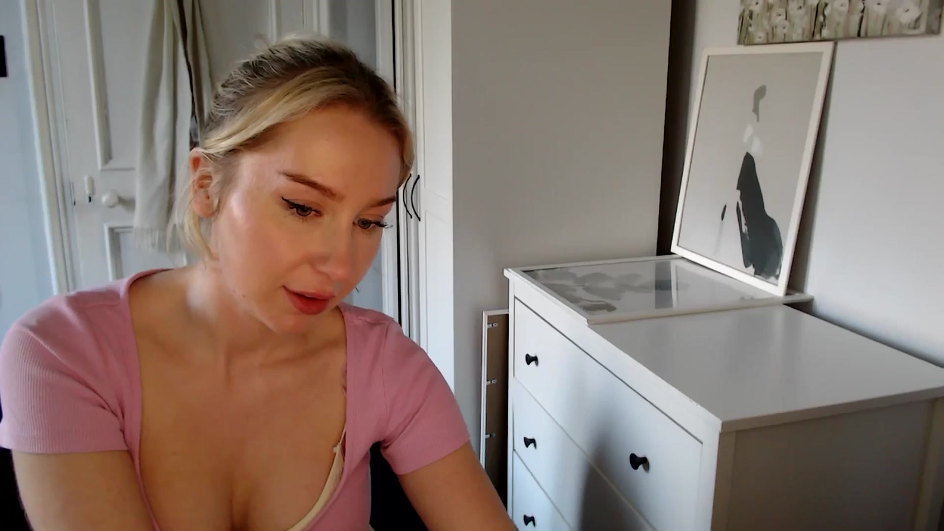 Gallery image thumbnail from British_Cutie's myfreecams stream on, 04/08/2025, 17:07 image 15 of 20