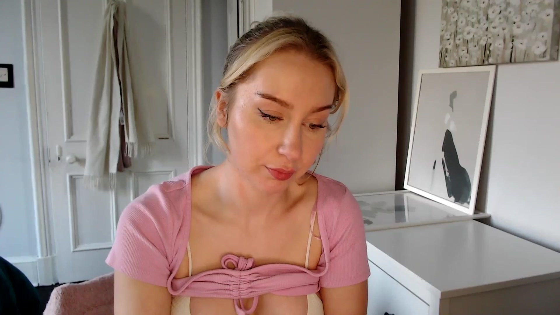 Gallery image thumbnail from British_Cutie's myfreecams stream on, 04/08/2025, 17:20 image 7 of 20