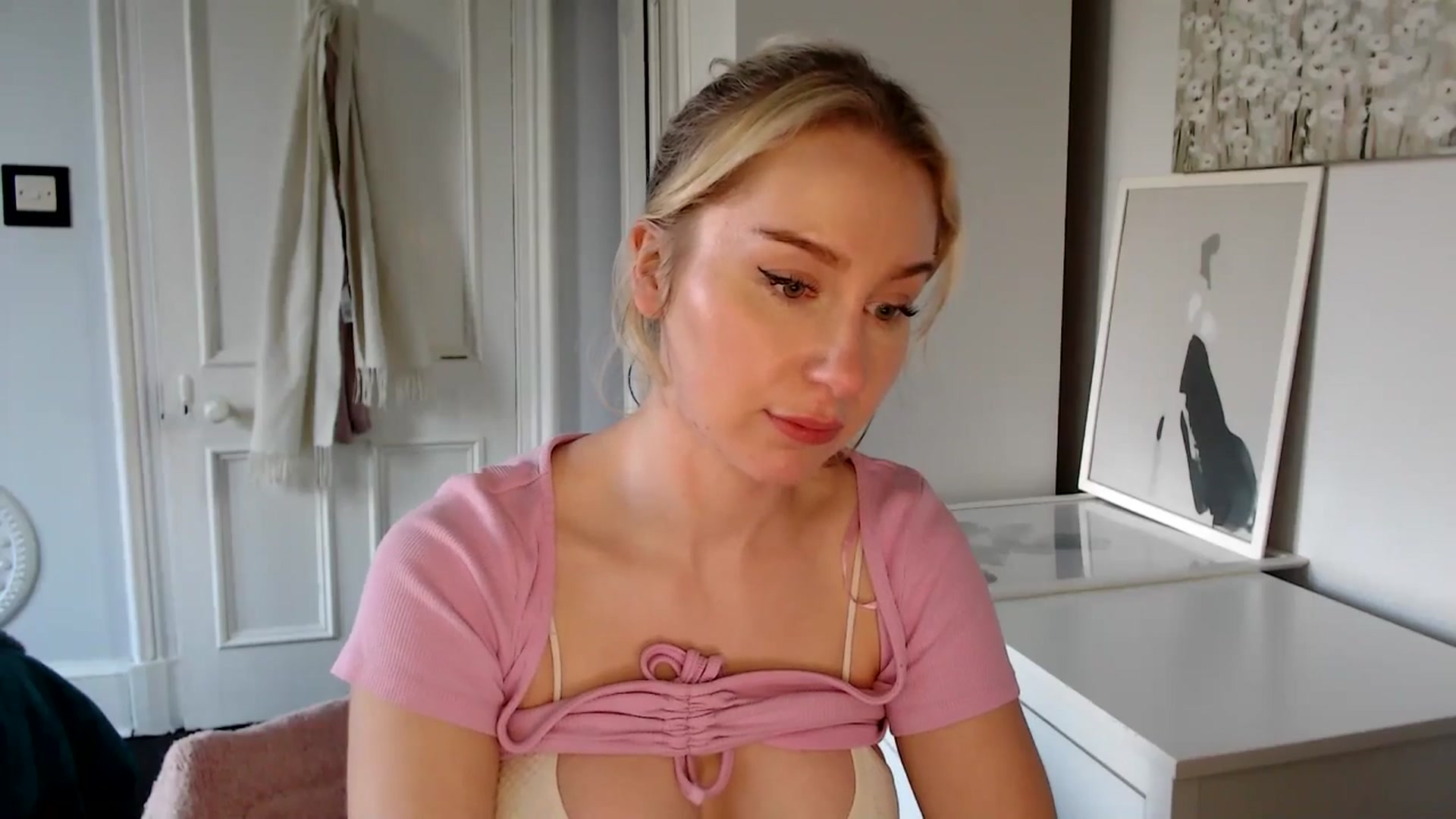 Gallery image thumbnail from British_Cutie's myfreecams stream on, 04/08/2025, 17:20 image 10 of 20