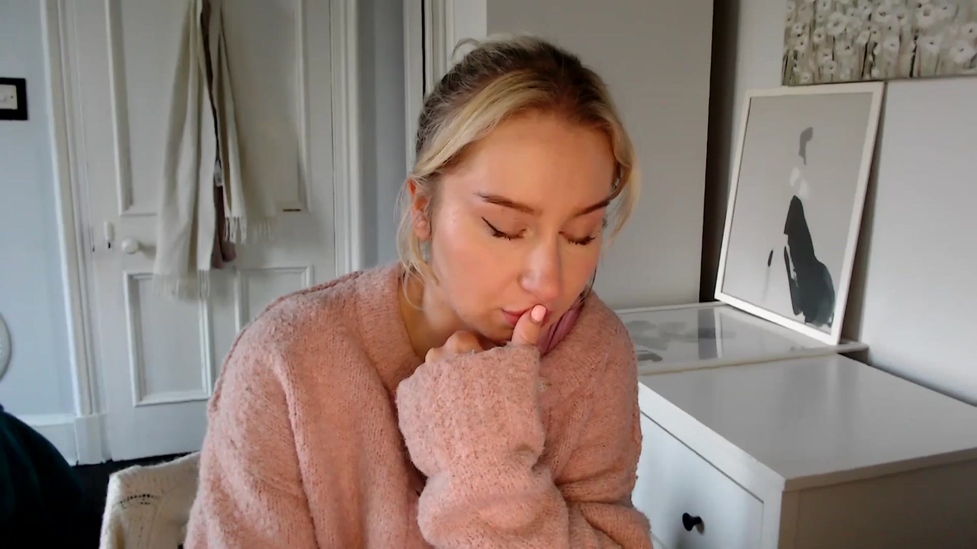 Gallery image thumbnail from British_Cutie's myfreecams stream on, 04/08/2025, 17:38 image 19 of 20