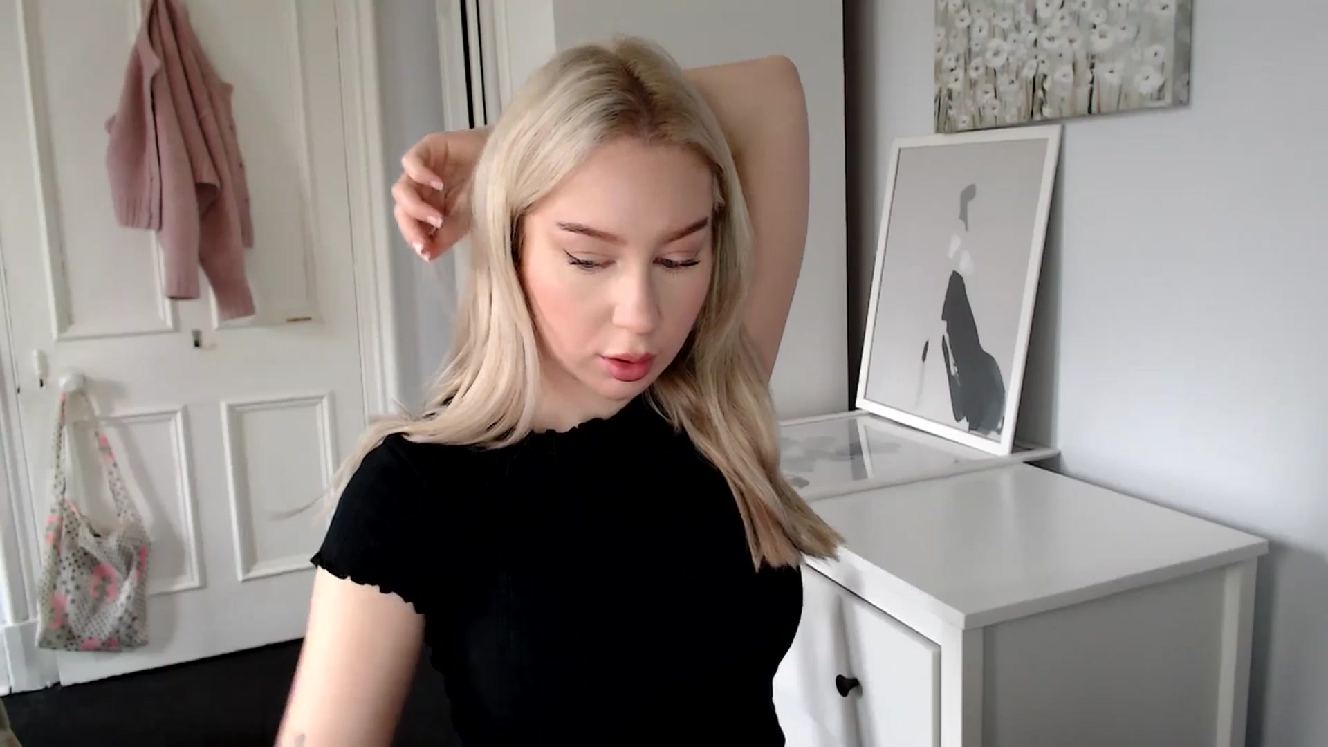 Gallery image thumbnail from British_Cutie's myfreecams stream on, 04/17/2025, 07:22 image 13 of 20