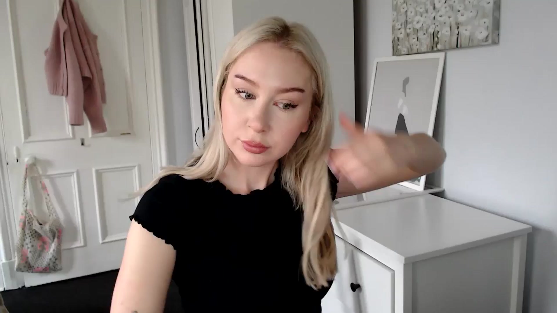 Gallery image thumbnail from British_Cutie's myfreecams stream on, 04/17/2025, 07:22 image 6 of 20