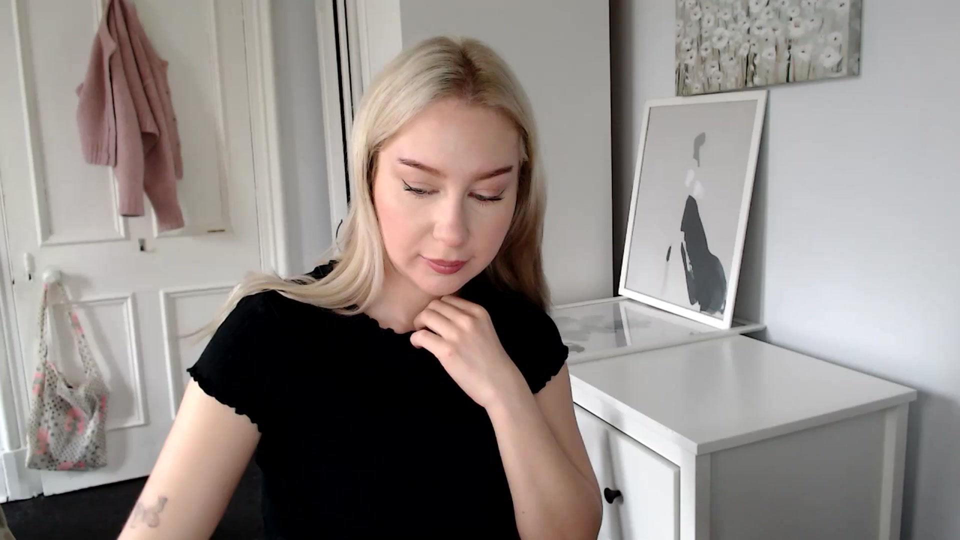 Gallery image thumbnail from British_Cutie's myfreecams stream on, 04/17/2025, 07:22 image 9 of 20