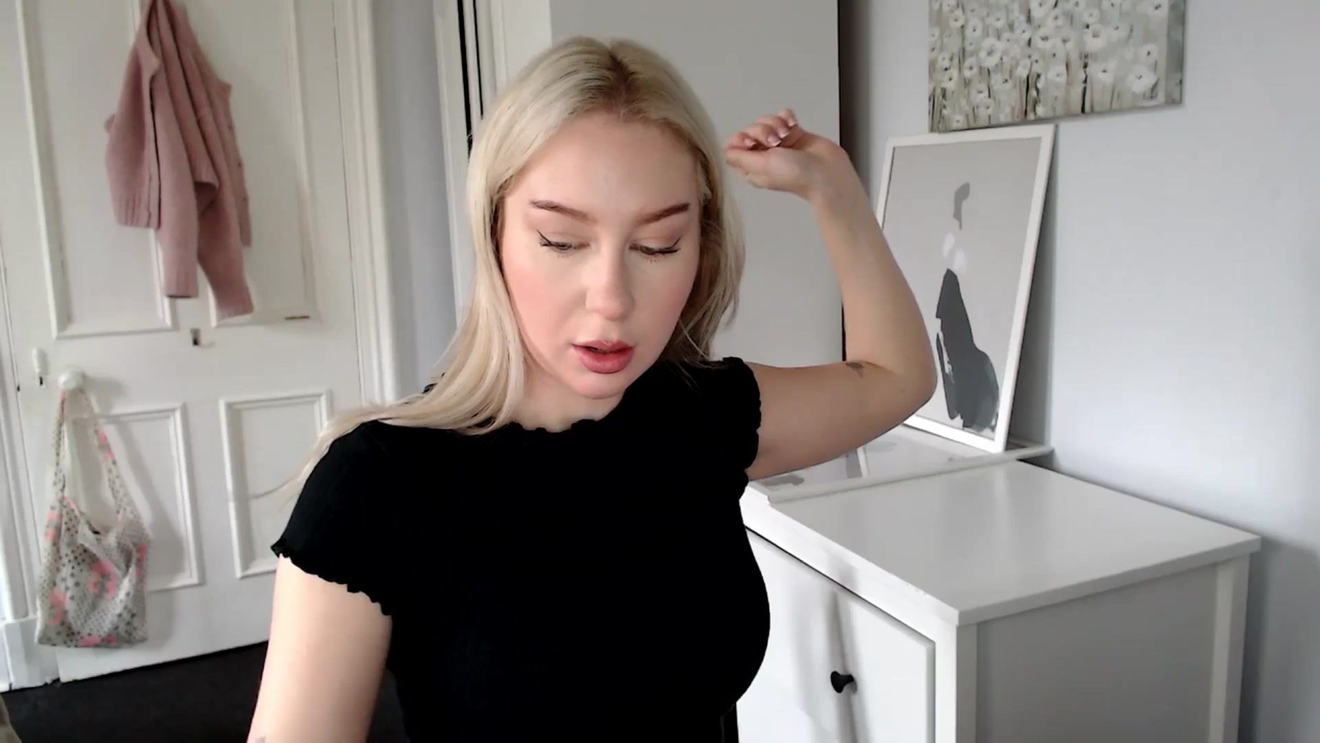 Gallery image thumbnail from British_Cutie's myfreecams stream on, 04/17/2025, 07:22 image 10 of 20