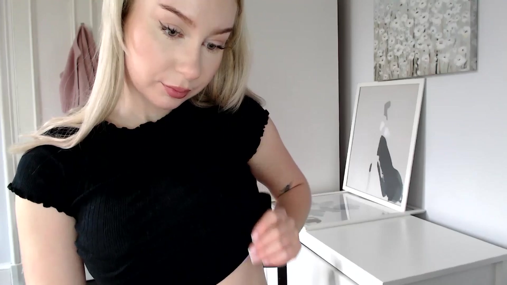 Gallery image thumbnail from British_Cutie's myfreecams stream on, 04/17/2025, 07:22 image 17 of 20