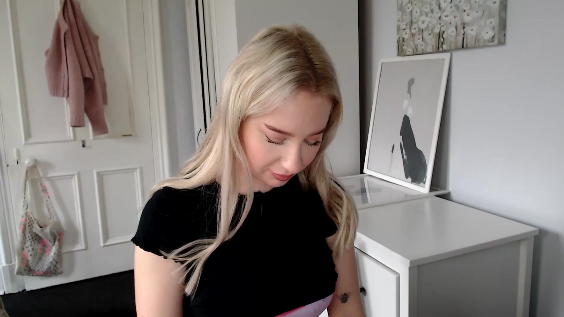 Gallery image thumbnail from British_Cutie's myfreecams stream on, 04/17/2025, 07:22 image 16 of 20
