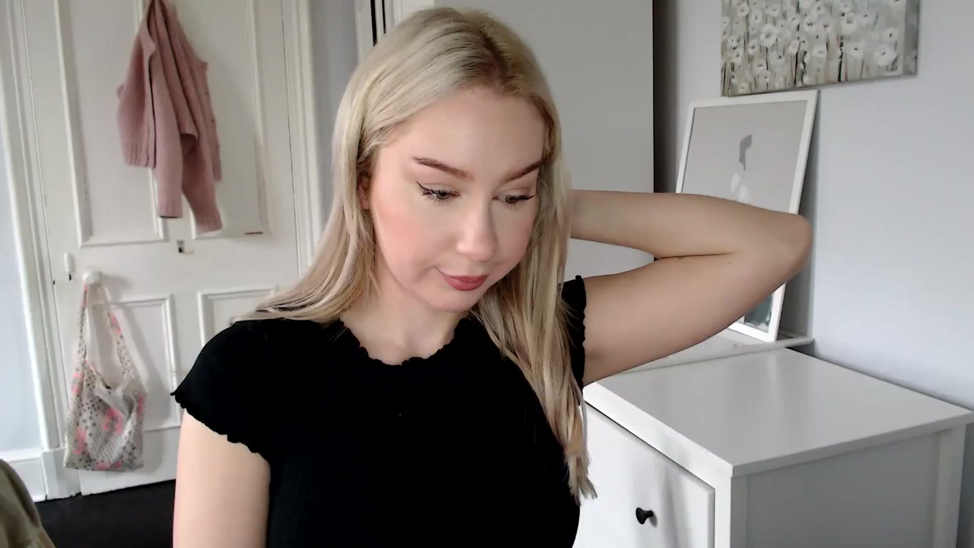 Gallery image thumbnail from British_Cutie's myfreecams stream on, 04/17/2025, 07:22 image 2 of 20