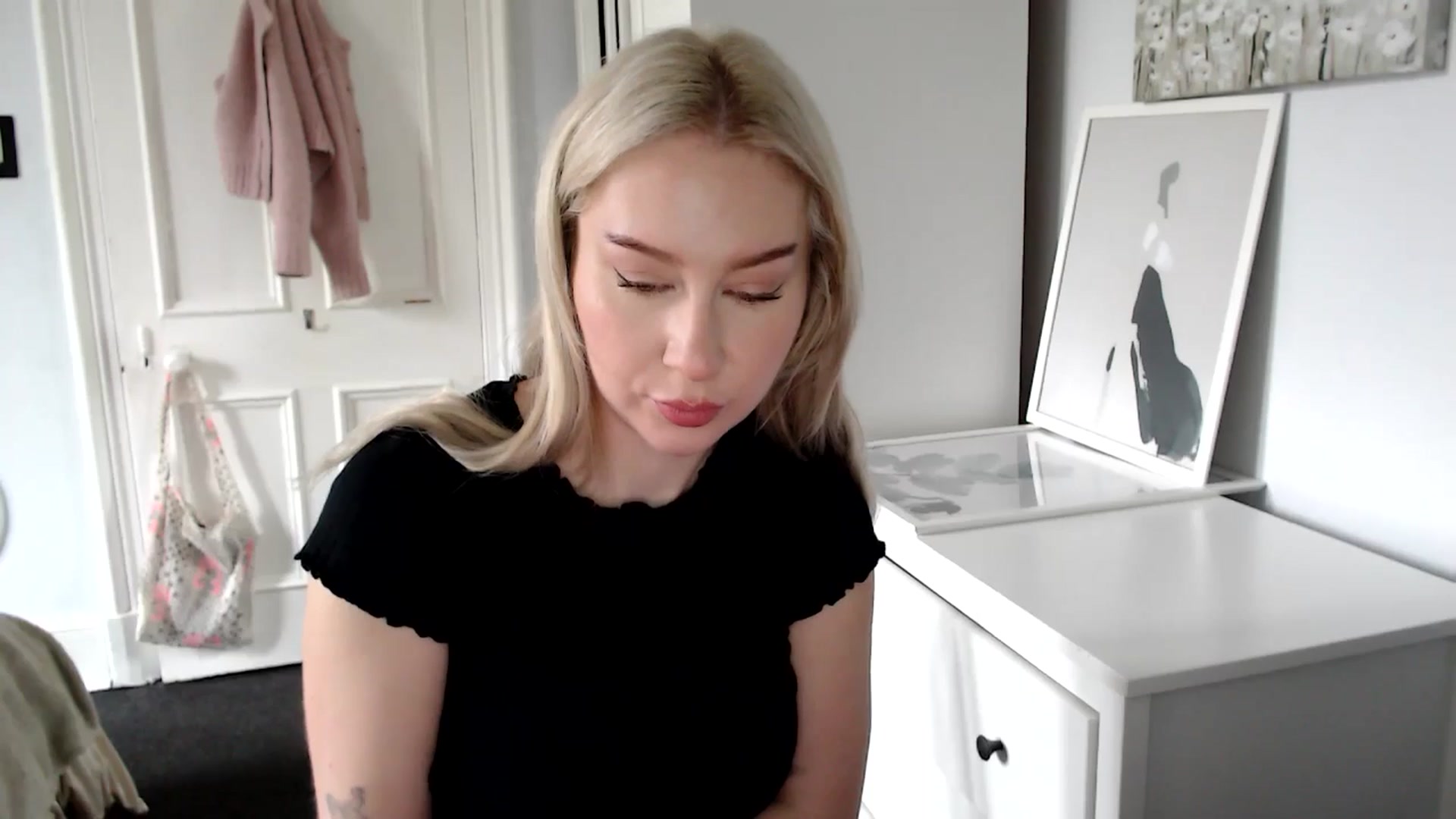Gallery image thumbnail from British_Cutie's myfreecams stream on, 04/17/2025, 07:52 image 4 of 20