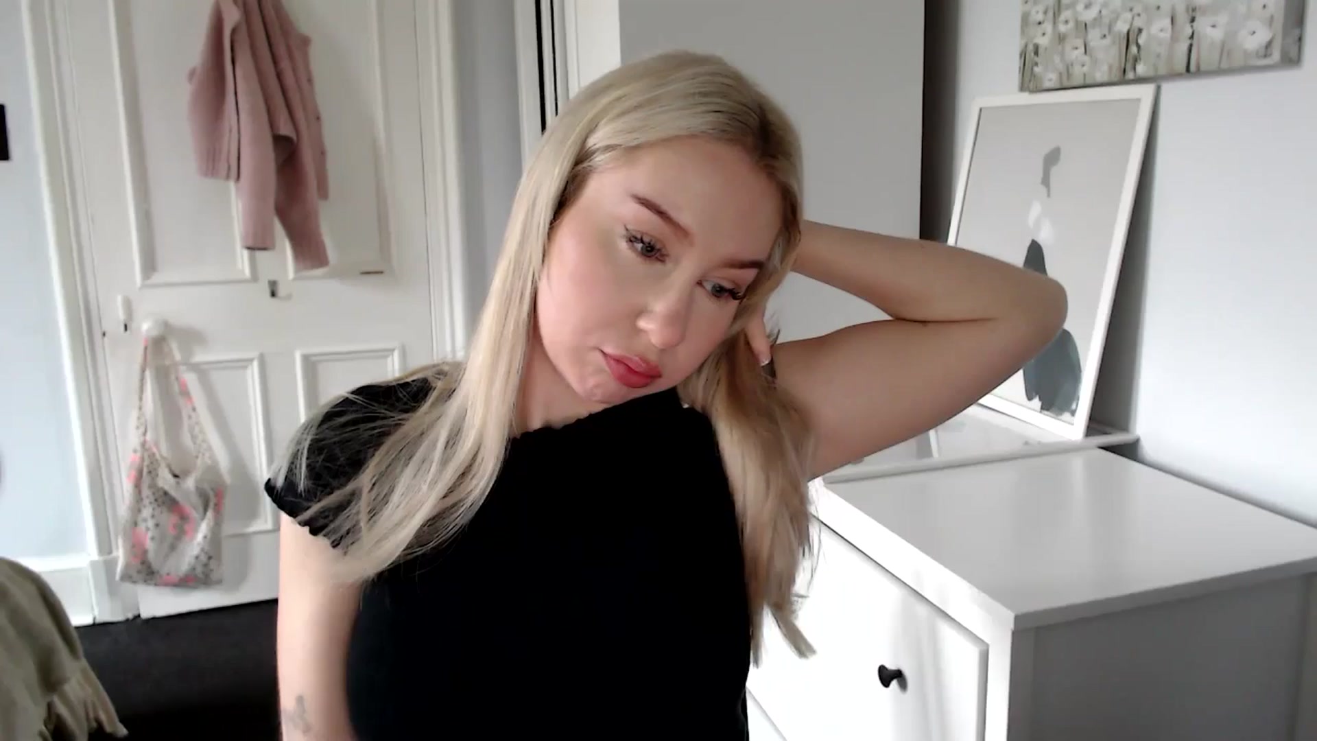 Gallery image thumbnail from British_Cutie's myfreecams stream on, 04/17/2025, 07:52 image 1 of 20