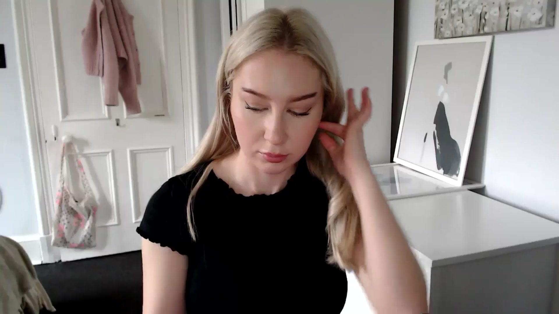 Gallery image thumbnail from British_Cutie's myfreecams stream on, 04/17/2025, 07:52 image 2 of 20