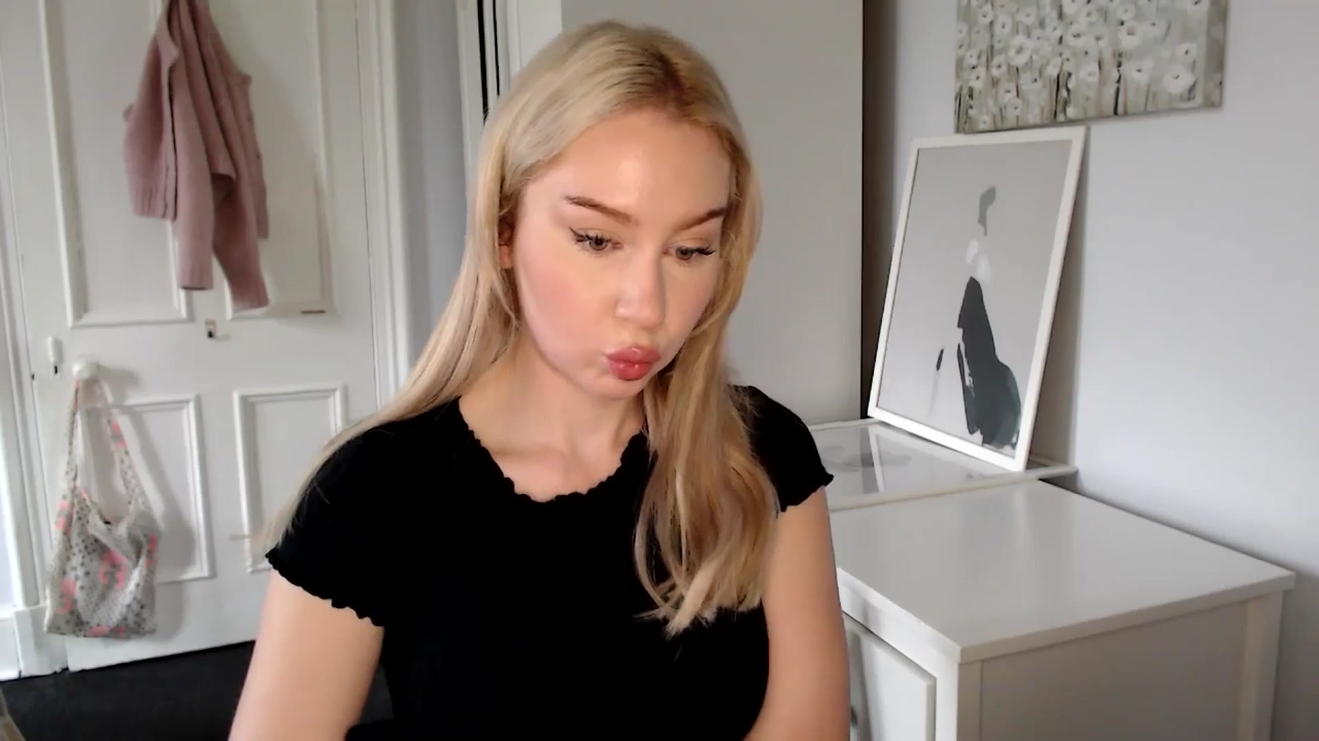 Gallery image thumbnail from British_Cutie's myfreecams stream on, 04/17/2025, 07:52 image 11 of 20