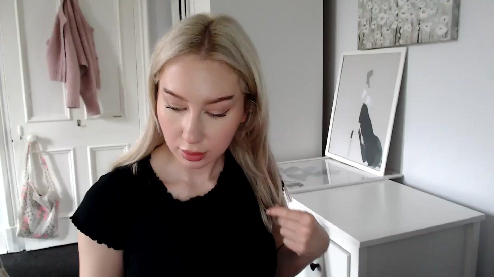 Gallery image thumbnail from British_Cutie's myfreecams stream on, 04/17/2025, 07:52 image 9 of 20