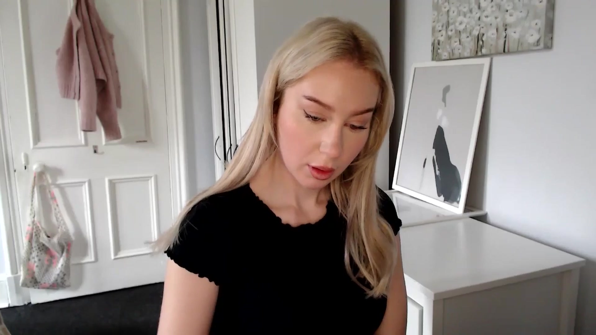 Gallery image thumbnail from British_Cutie's myfreecams stream on, 04/17/2025, 07:52 image 12 of 20