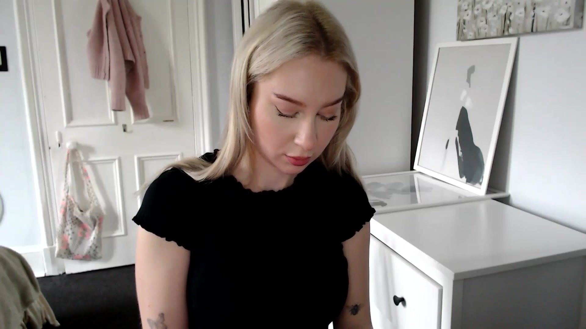 Gallery image thumbnail from British_Cutie's myfreecams stream on, 04/17/2025, 07:52 image 5 of 20