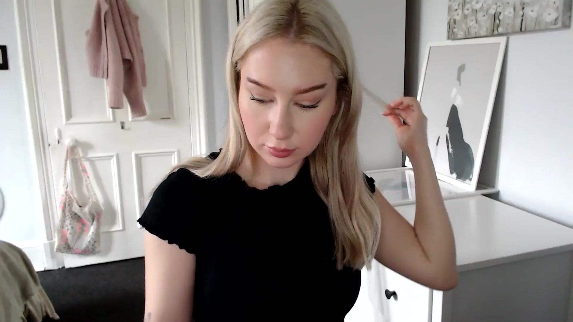 Gallery image thumbnail from British_Cutie's myfreecams stream on, 04/17/2025, 07:52 image 6 of 20