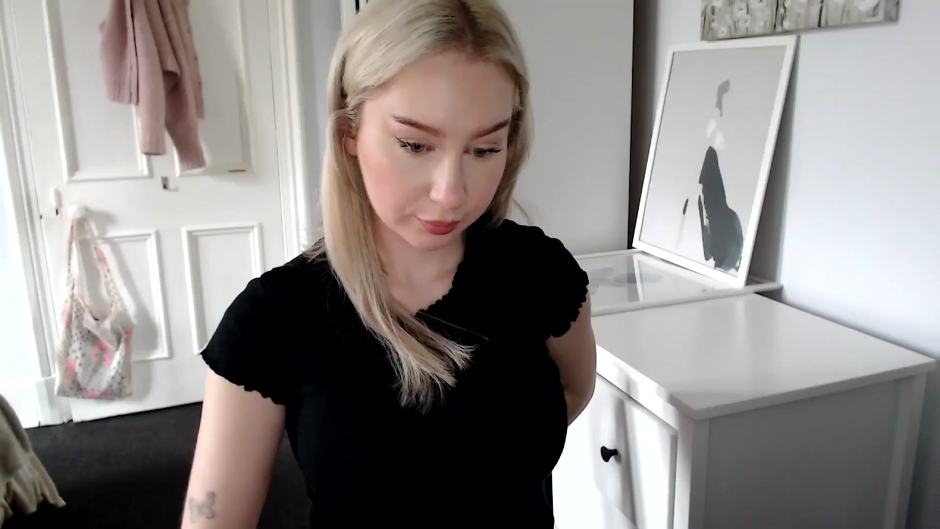 Gallery image thumbnail from British_Cutie's myfreecams stream on, 04/17/2025, 07:52 image 8 of 20