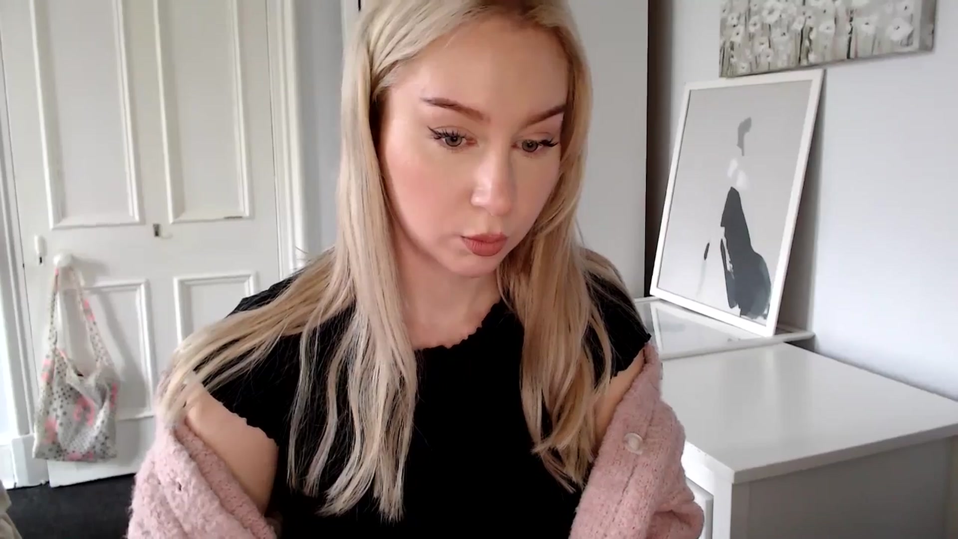 Gallery image thumbnail from British_Cutie's myfreecams stream on, 04/17/2025, 09:16 image 4 of 20