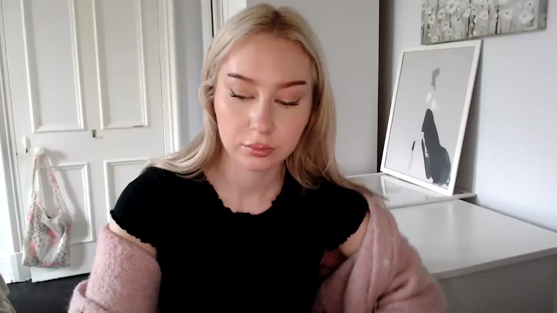 Gallery image thumbnail from British_Cutie's myfreecams stream on, 04/17/2025, 09:16 image 12 of 20