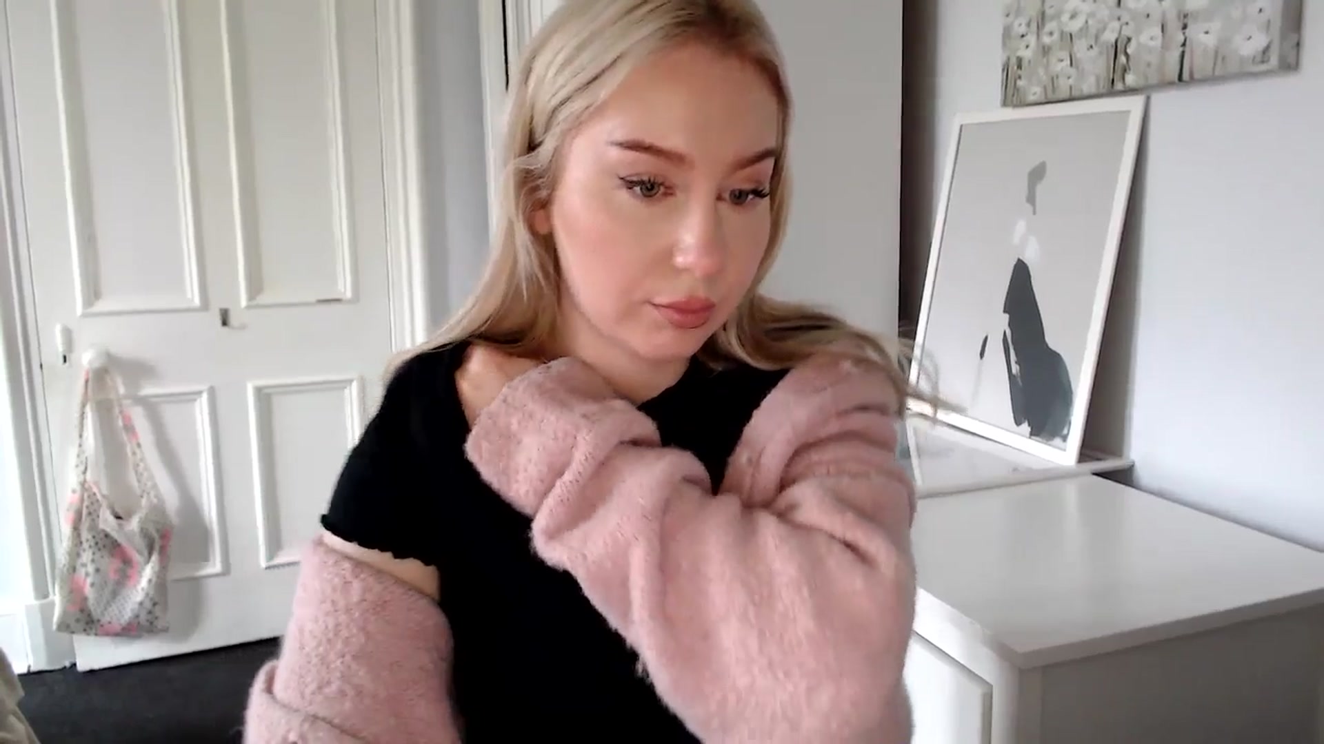 Gallery image thumbnail from British_Cutie's myfreecams stream on, 04/17/2025, 09:16 image 13 of 20