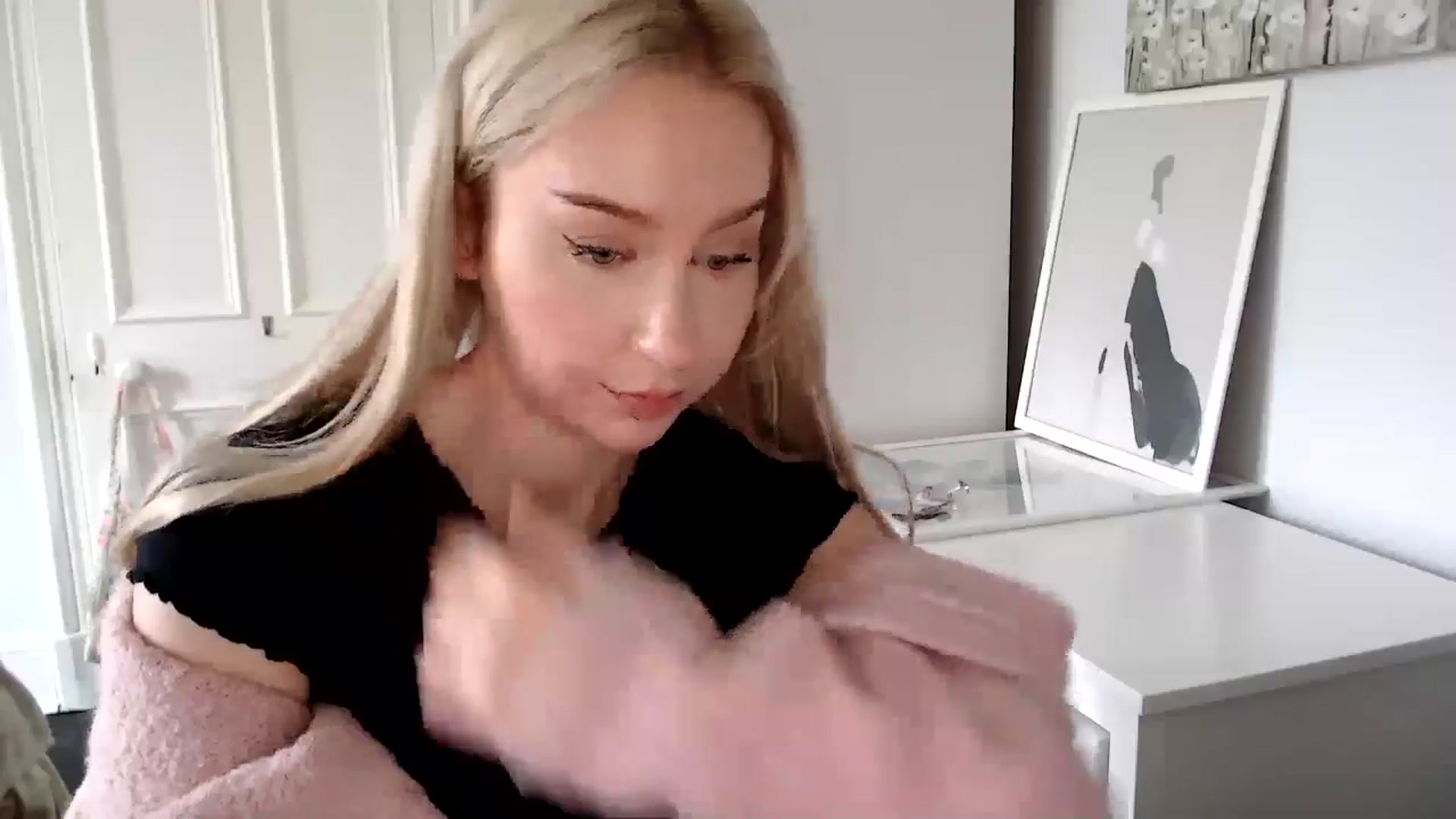 Gallery image thumbnail from British_Cutie's myfreecams stream on, 04/17/2025, 09:55 image 4 of 20