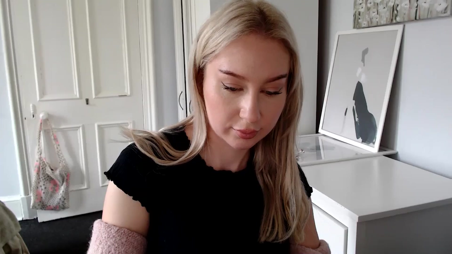Gallery image thumbnail from British_Cutie's myfreecams stream on, 04/17/2025, 09:55 image 9 of 20