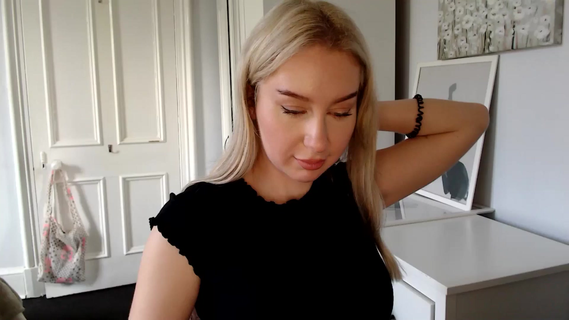 Gallery image thumbnail from British_Cutie's myfreecams stream on, 04/17/2025, 12:18 image 18 of 20