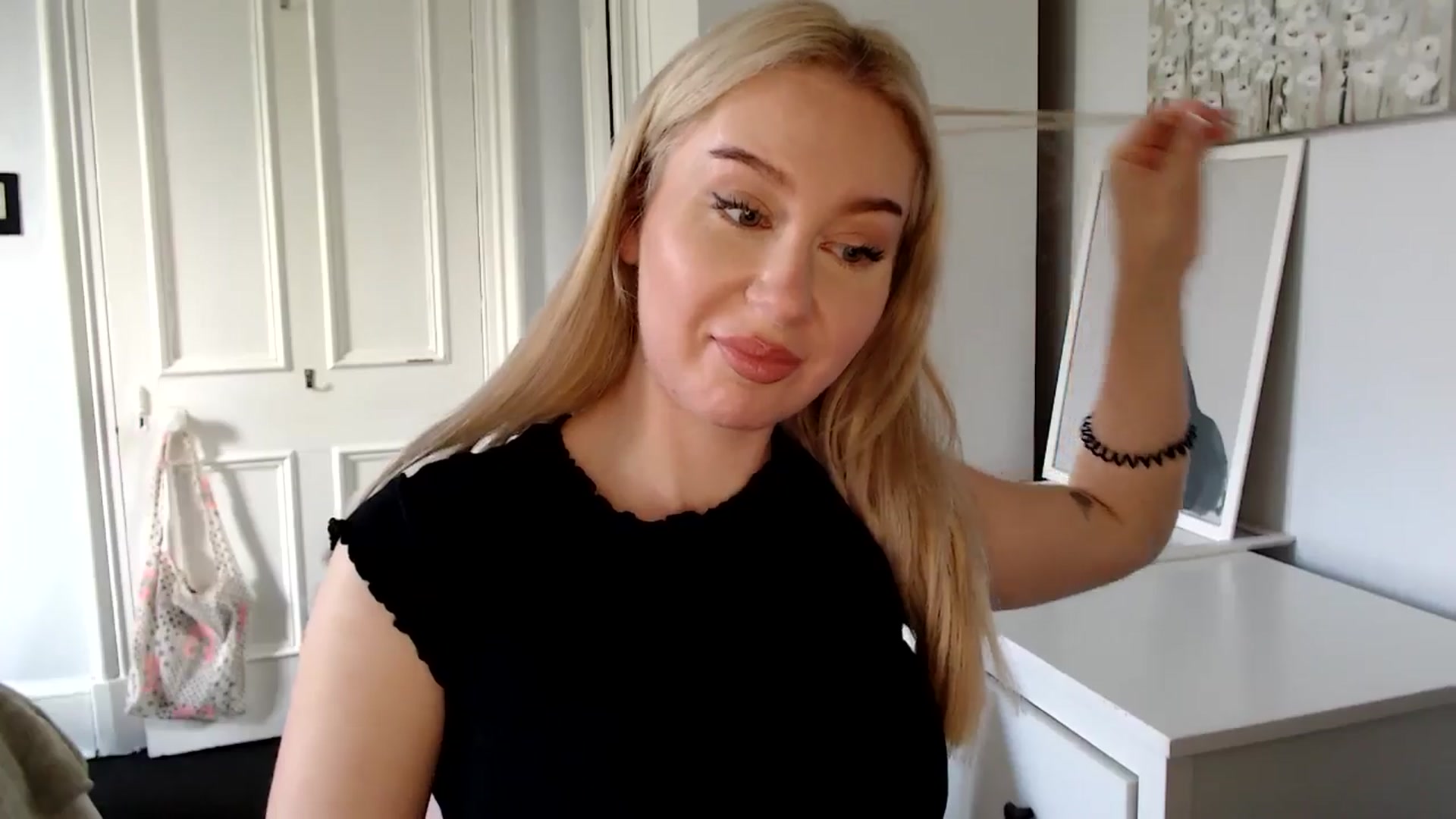 Gallery image thumbnail from British_Cutie's myfreecams stream on, 04/17/2025, 12:18 image 17 of 20